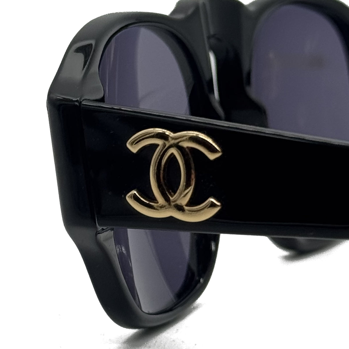 Lunette de soleil Coco mark CC en acétate noir et finitions dorées