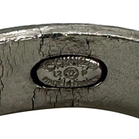 Bague Chanel, plaque gravée à l'intérieur de l'anneau