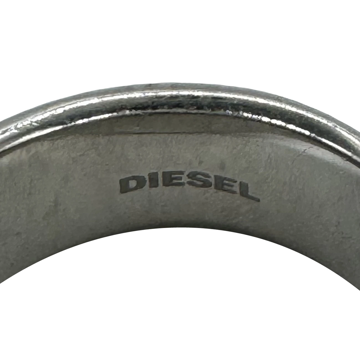 Bague chevalière Diesel, marquage DIESEL à l'intérieur de l'anneau