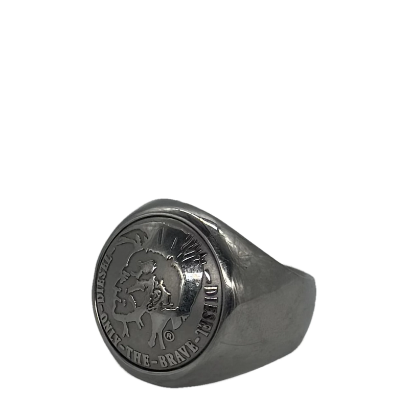 Bague chevalière Diesel Only The Brave, vue de trois quarts