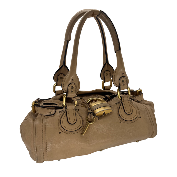 Sac à main Paddington Chloé en cuir de veau grainé beige, vue de trois quarts