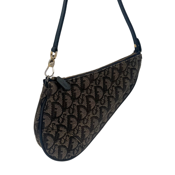 Sac Saddle Dior en toile Oblique, vue de trois-quarts