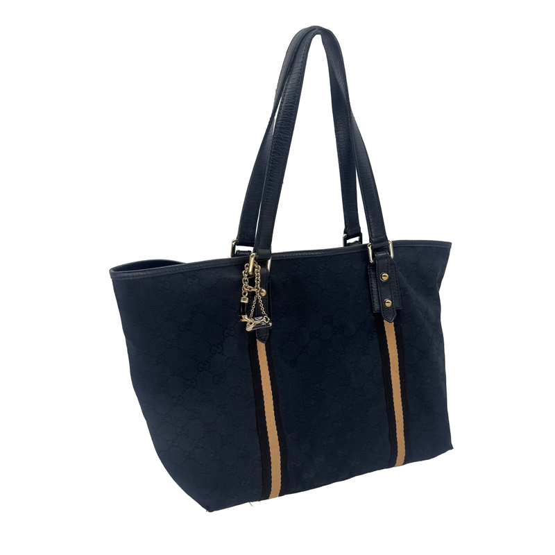Sac à main Abbey tote Gucci en toile GG canvas noire, vue de trois quarts