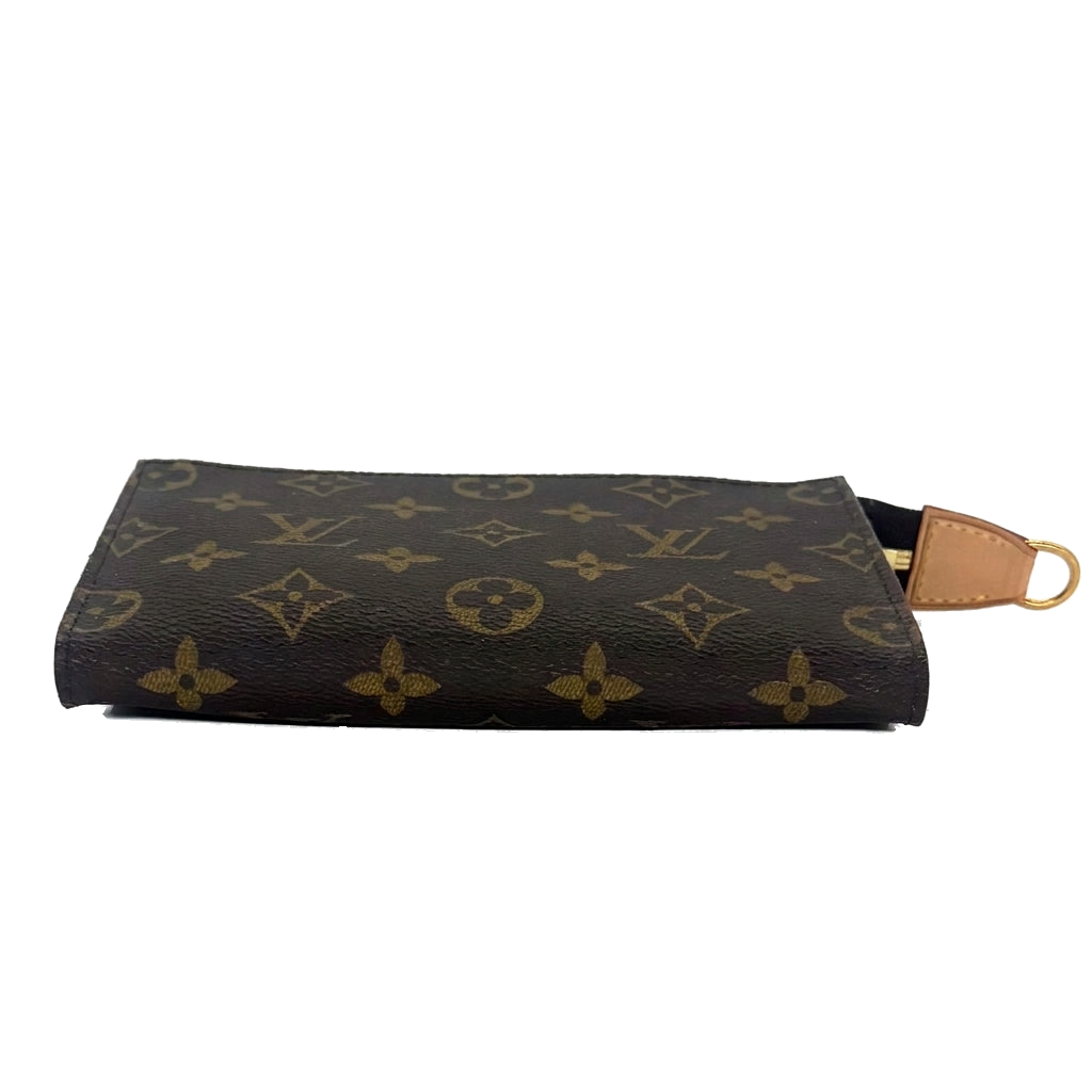 Pochette à maquillage PM en toile Monogram, vue de profil