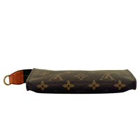 Pochette à maquillage PM en toile Monogram, vue du dessous