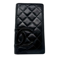 Portefeuille Cambon Chanel en cuir matelassé noir, face avec le CC